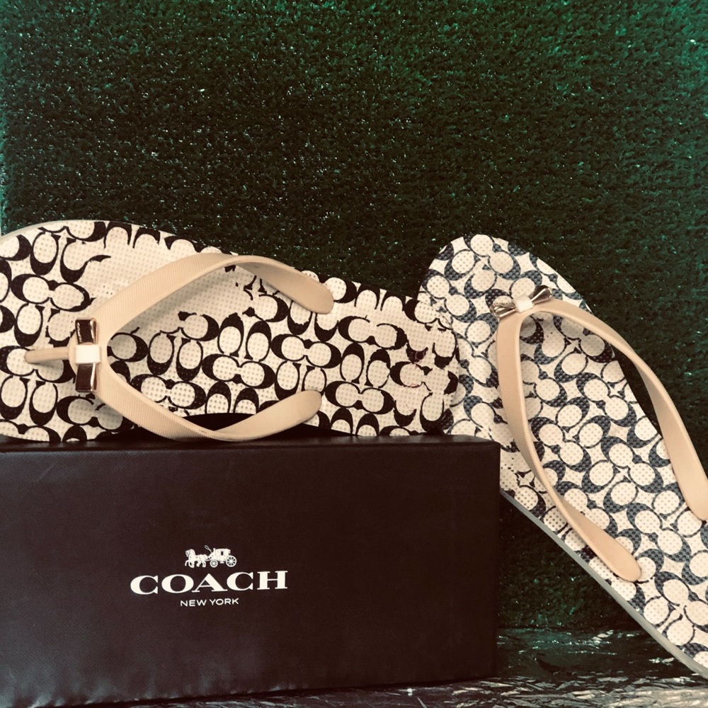 COACH FLIP FLOPS SIZE 9